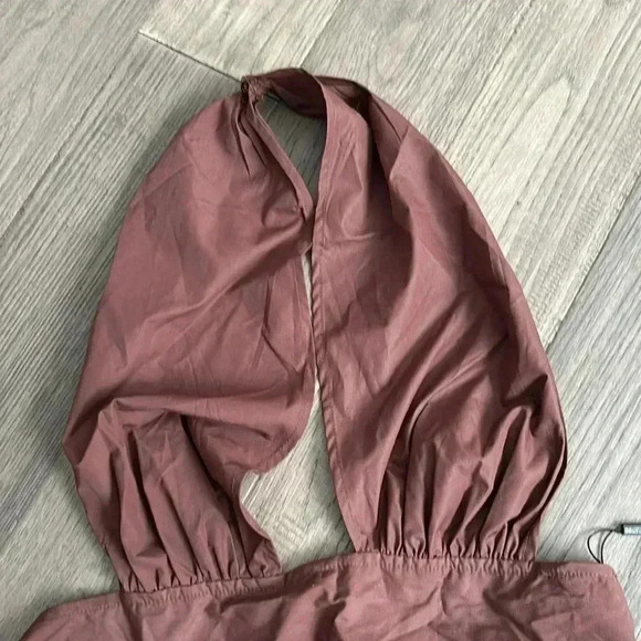 ✨🆕Pretty Little Thing🆕✨ |Chocolate woven cross front halter neck tie back top - Picture 4 of 9